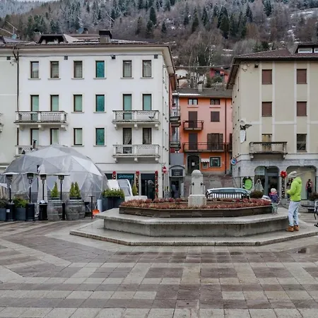 Square Ponte Di Legno